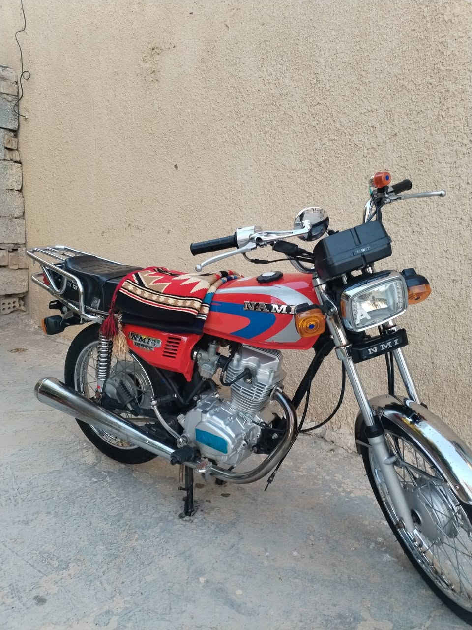@إشارة
سلام عليكم دراجه للبيع نامه شلامجه تعمير كله جديد 
شاصي 19 اوراق اصولي   الدراجه شلعه. وفصله  فول 
السعر خاص 
المكان صويره ناحيه الشحيميه 
اتصل  ***********
الموشراي لا تعبني
