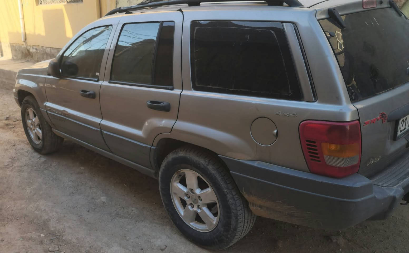 سلام عليكم..
جيب 2000   V6 4000  محرك وكير جيد جدا تبريد جيد جدا حدادية 50 ٪  تايرات جدد  شاشة كهربائيات كاملة رقم سليمانية مكان السيارة ديوانية.
مالكها كردي #شرط_المداور وكالة ماكو 
سنوية لل 2030 سعر 80 قابل للتفاوض
رقم صاحب السيارة
 ***********
