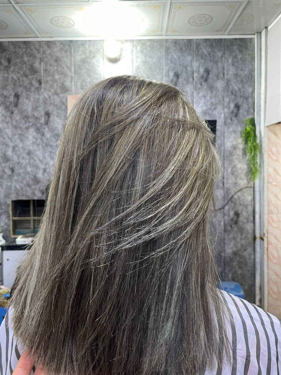 عروض شهر رمضان المبارك الكوافير ساندي الشرطه الخامسه قرب جامع *********** 
صبغ وتخصيل كل اطوال الشعر 30
صبغ الشعر 15
معالج بروتين 10
تنظيف قدم ملكي5
معالج ومسرح ككو هير 30
شمع وحف 5
تركيب رموش 5
تاتو 15
توريد شفه 20
تنظيف بشره ملكي 5
 مكياج 15 مع الرموش
