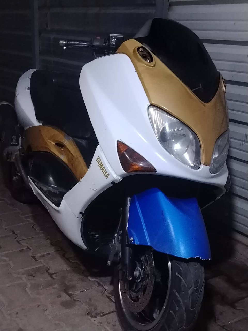 للبيع تيماكس 2008 نوزل دراجه شغاله نكره بس يحتاجلها قايش وكلج امامي بي صوت خفيف  دراجه مرتبه مغلفه فابلون ابيض جماليه كفراتها لون ازرك مابيهن لا كسر ولا شخوط ودراجه شوفت عينكم معروضه 15 وبيها مجال عنوان زعفرانيه جسر ديالى قديم رقم ***********
