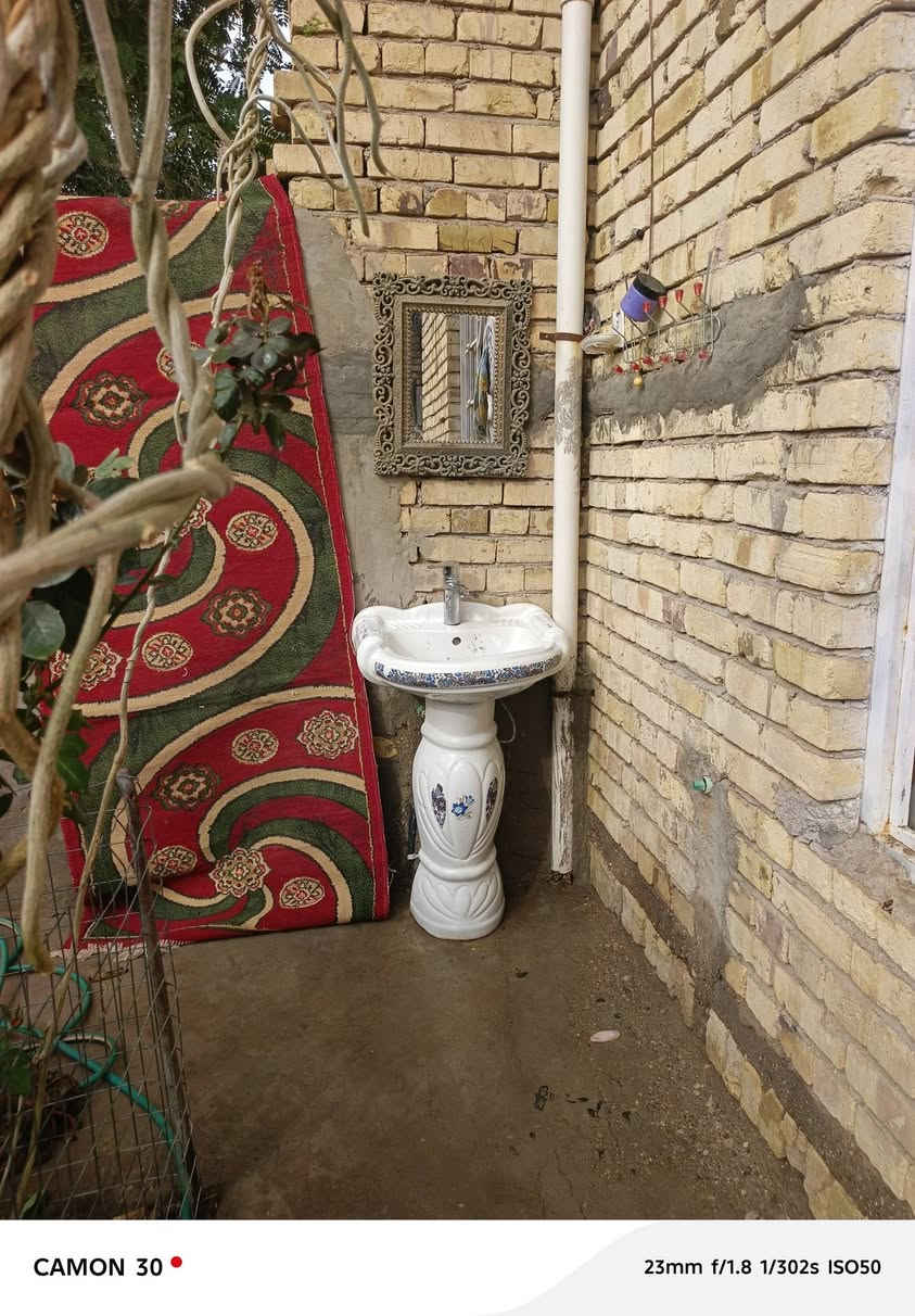 دار للبيع المساحة 200 متر الشارع 8 متر بناء طابوق للاستفسار اتصل على ***********
***********
