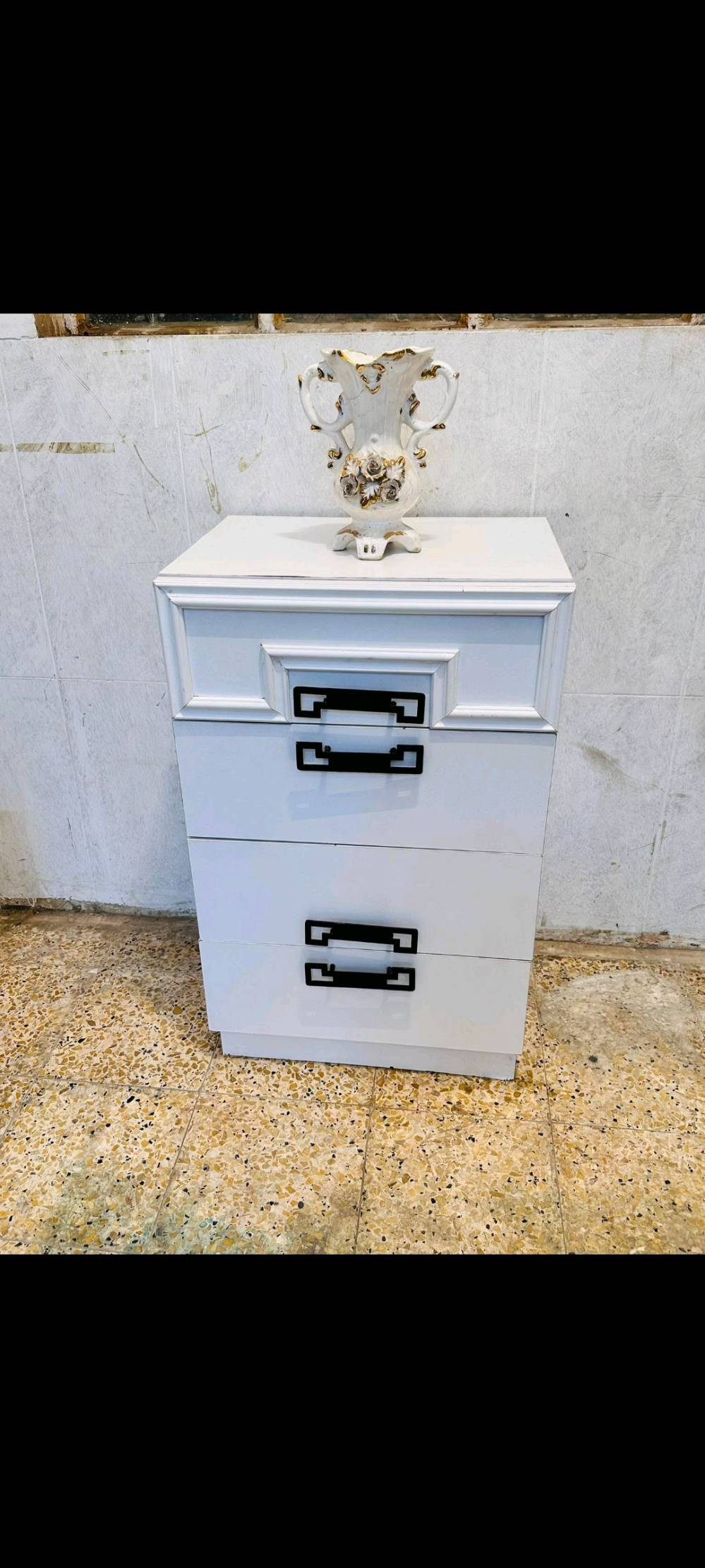 غرفة نوم تركي 🇹🇷 مستخدم 
نضافه 90‎%💯
تتكون من 9 قطع 
برغي وجوي حديد + شازلون مخزن
+ سكك سل ستيل يدات سل ستيل + اناره شغاله 
توصيل وشد داخل بغداد مجاناً 
محافظات كروه رمزيه