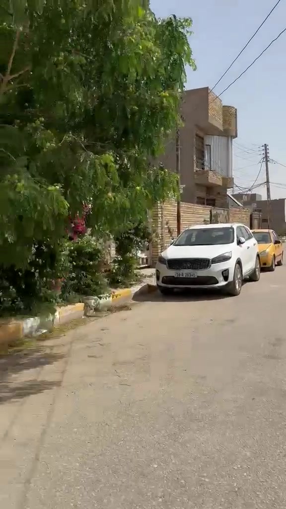 السلام عليكم 
بيت طابو ملك صرف ٢٠٠ متر واقع حال ٣٠٠ فضله ١٠٠ متر 
بيت مكون من غرفتين وصاله ومطبخ واستقبال 
موقع مميز جدا الحضارة الزون الاول يبعد فقط ١٠٠ متر عن النسر  مقابل حديقة 
سعر مناسب جدا جدا


**إذا كنت صاحب هذا الإعلان وتريد حذفه لأي سبب، رجاءا أرسل رسالة إلى الدعم الفني**