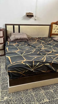 سرير • اثاث منزلي • مستعمل • بيع مستعجل • موصل