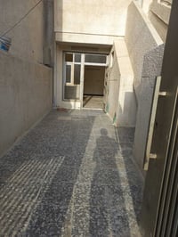 مشتمل ايجار في حي الجامعة قرب اسواق بغداد   مكون من كراج , صاله , صحيا...