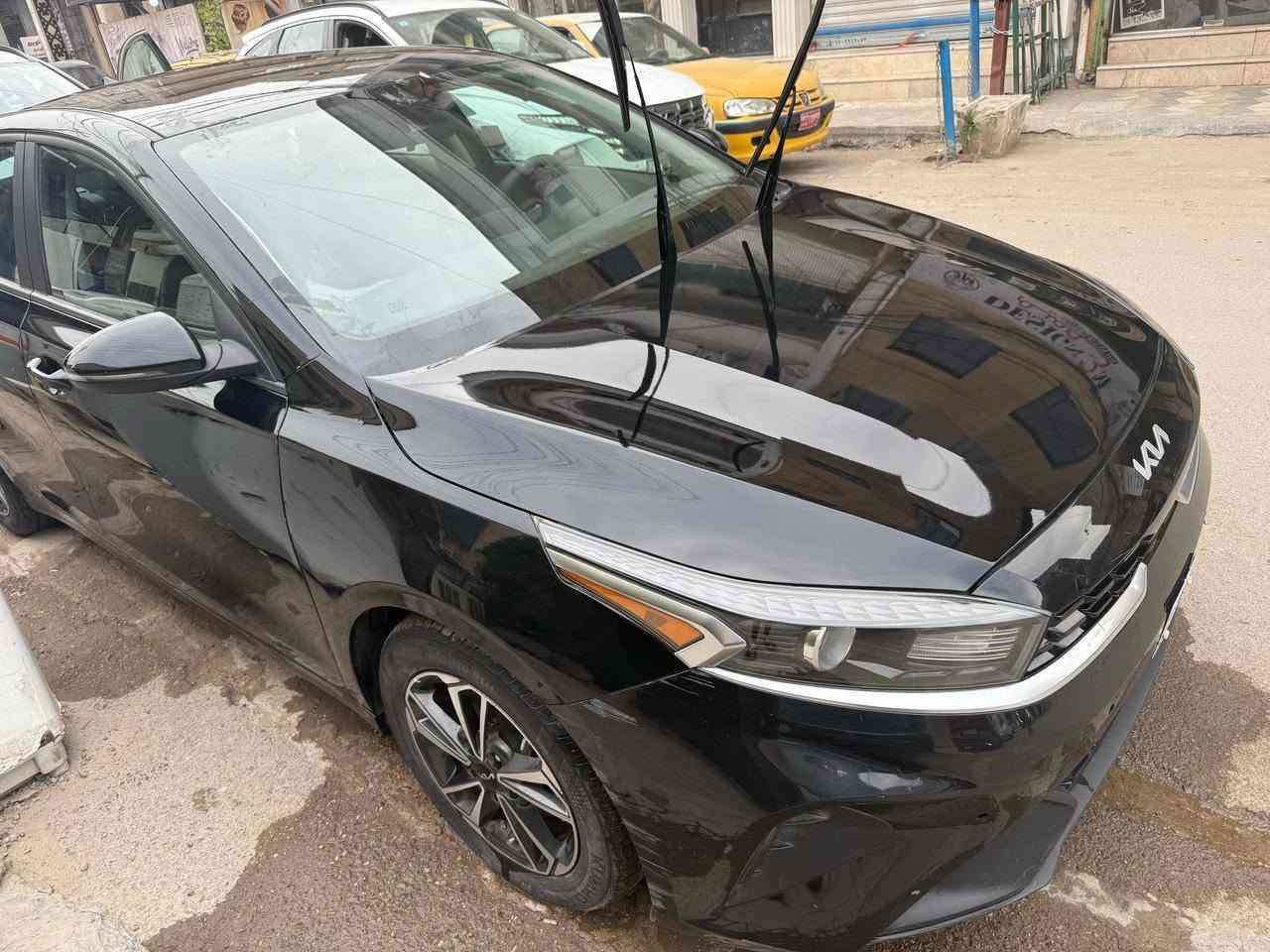 السلام عليكم
 اخوان كيا فورتي موديل 2023 وارد امريكي  رقم بغداد جاهزه من كلشي مكينه 2000 كير cvt  مابيها نقص  جديد رادار بمعنا الكلمه السعر ب 150 ورقه
***********
