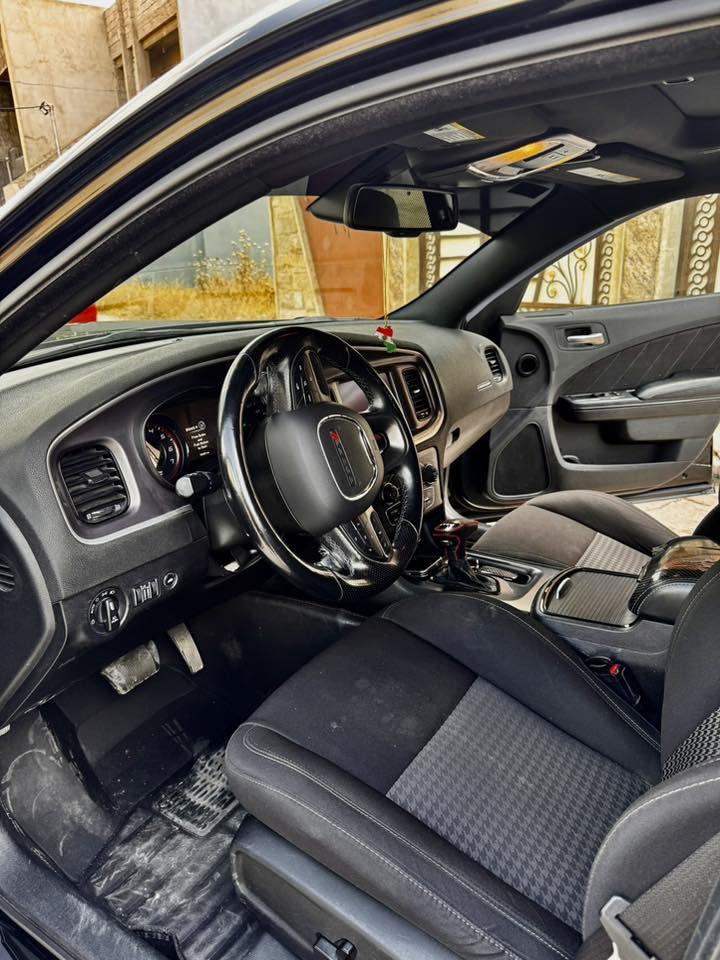 مابعد السلام عليكم مكان السيارة موصل موصل
CHARGER GT   .

جارجر GT (بلاك توب)  للبيع او المراوس 

الرقم اربيل 

الضرر: ربع جاملغ فقط بدون داخل وايرباك

الموديل : 2022

ماشيه : 80 بامريكا بالعراق ماشية 20 المجموع 100الف مايل حقيقي

الون : اسود

المحرك : V6.  3.6L . 

المواصفات :

•  شاشه كبيرة مع نظام ملاحة GPS .

•  الشاشة مع اوپشنات SRT . 

*سماعات پريميوم .

•  ويل RT قياس 20 انج . 

•  فتحت سقف (سلايد) .

•  مقعد السائق كهربائي . 

•  حساسات خلفية . 

•  تشغيل عن بعد . 

•  محدد سرعة . 

•  تلفون بلوتوث . 

•  كاميرا خلفية .

•  مرايا متحسسة للاضاءة العالية .

•  كير شفتر بالستيرن . 

•  دخول ذكي (بصمة) .

للتواصل الاتصال على الرقم او المراسلة واتساب ‭٠٧٧٤ ٠٩٠ ٣٤٩٤‬
