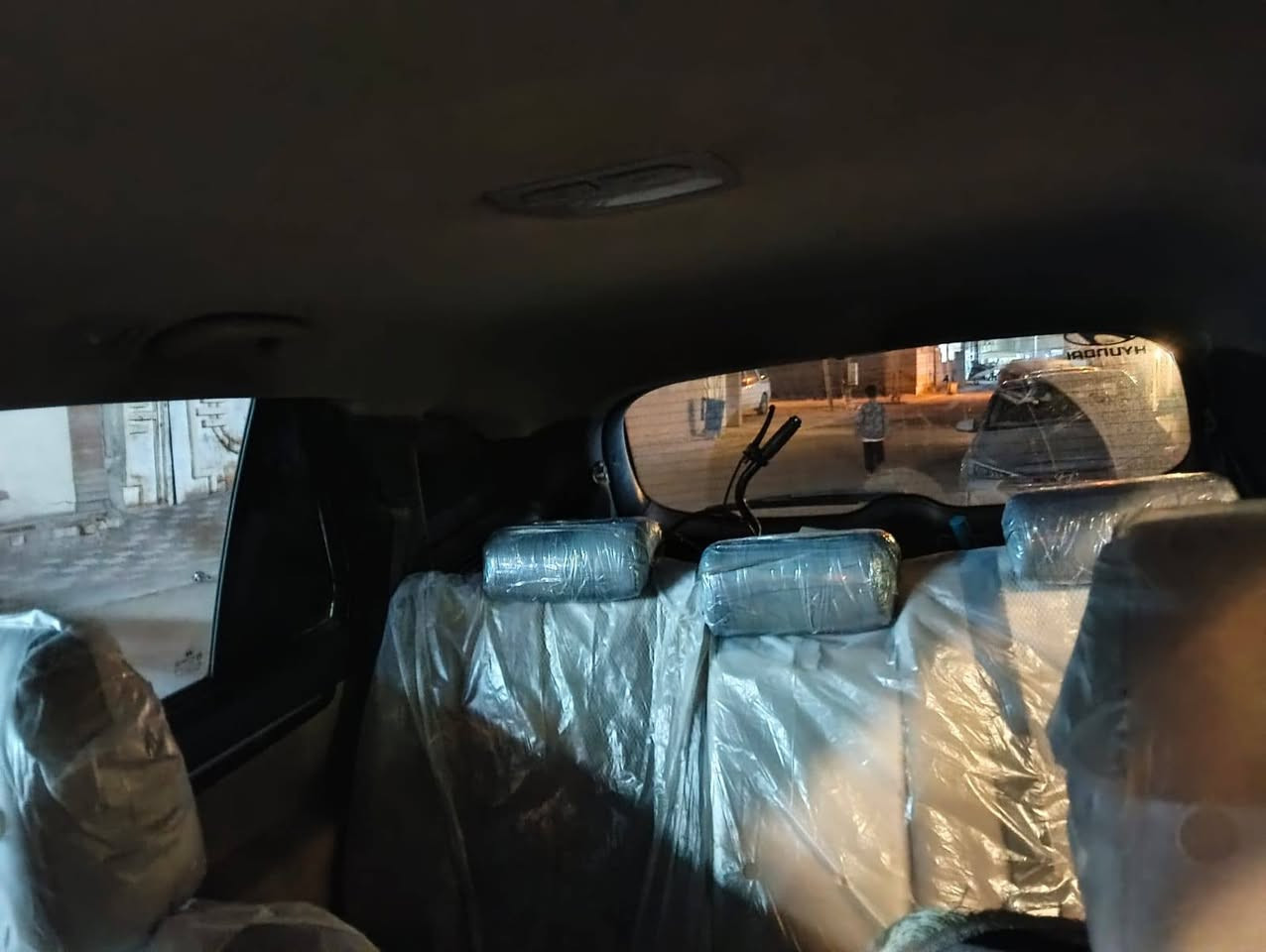 السلام عليكم
سنتافي ٢٠١٢ للبيع
سياره جديده مكينه ٦ سلندر
صبغ عام
رقم بغداد
رقم صاحب السياره
***********
مكان سياره كربلاء
