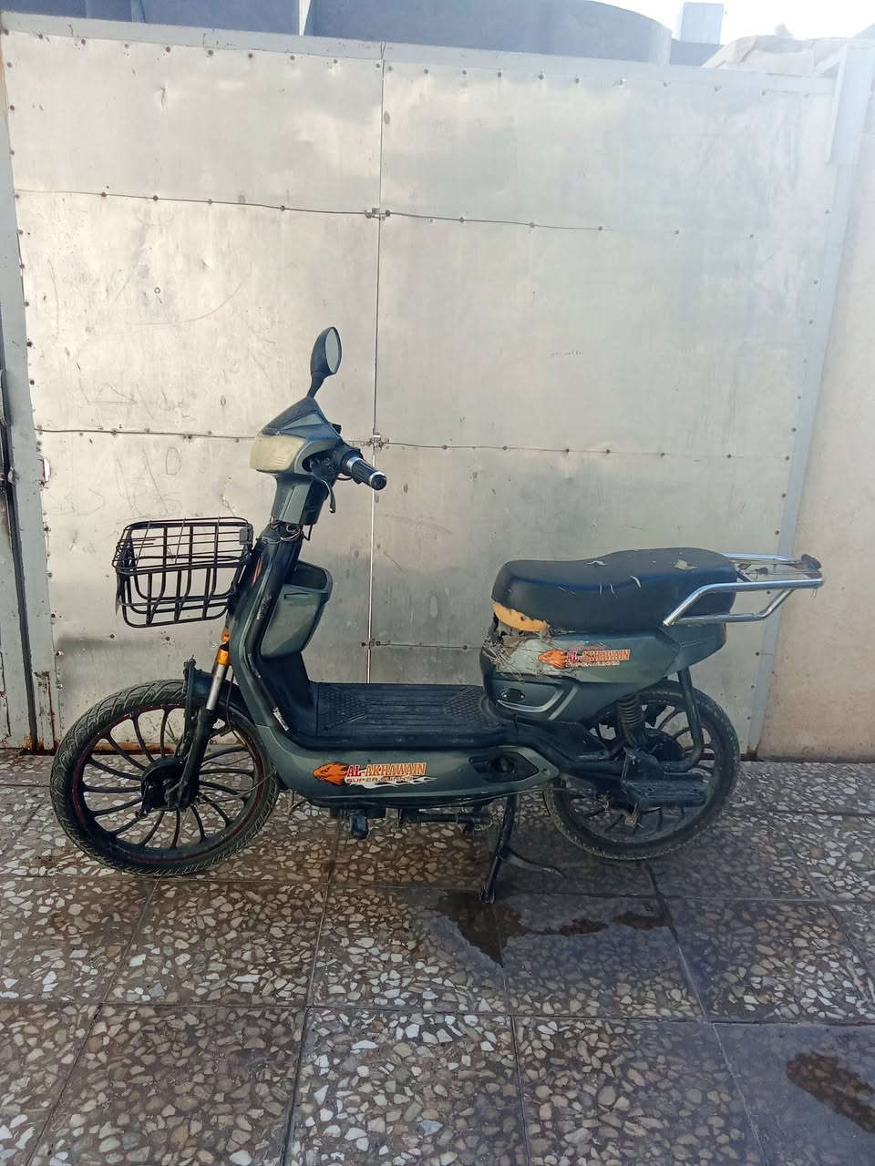 السلام عليكم متاح دراجه شحن للبيع على الفحص بطاريات قبل الشهر شديتهن سعر 285 ؟*********** بي واتساب
