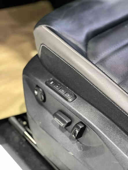 فولكس واكن اطلس
موديل : 2022
ماشي : 45000 ميل
رقم سيارة : اربيل
السيارة : كلين تايتل مكفولة كفالة عامة
مواصفات : SEL R LINE PREMIUM
محرك : 6 سلندر
كروس سبورت : 5 راكب
سعر : 39000 $ 
عنوان : اربيل داخل معرض
***********
***********
