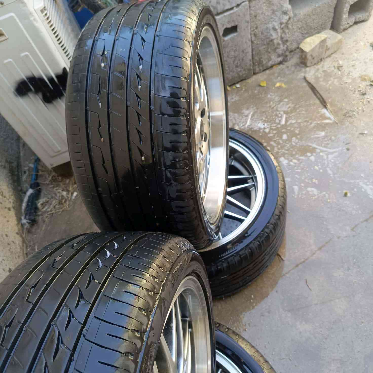 ويل اصلي ياباني.  تايرات جدد. توسايز. جديد مكفول من كلشي السعر 4 ورقات المكان بصرة الزبير
***********
