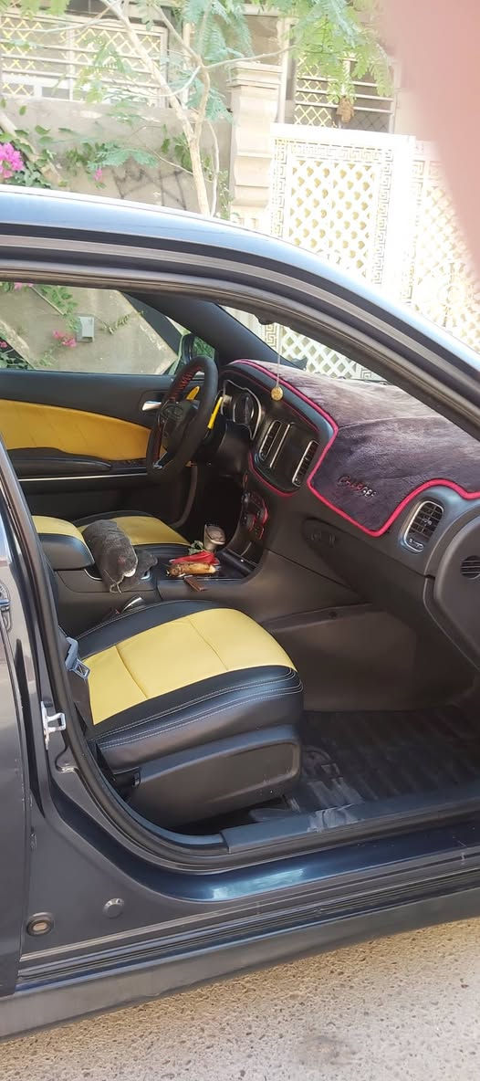 السلام عليكم 
جارجر sxt موديل ١٦ مكينه ٣٦٠٠ 
ويل كب 20 نجمه خسفه قويه شاشه جبير شفتات بلستيرن 
 حادثها قطعتين جاملغ وباب السائق باامريكا وقطعه بلعراق جاملغ خلفي
السعر ١٥٣
للستفسار ***********
