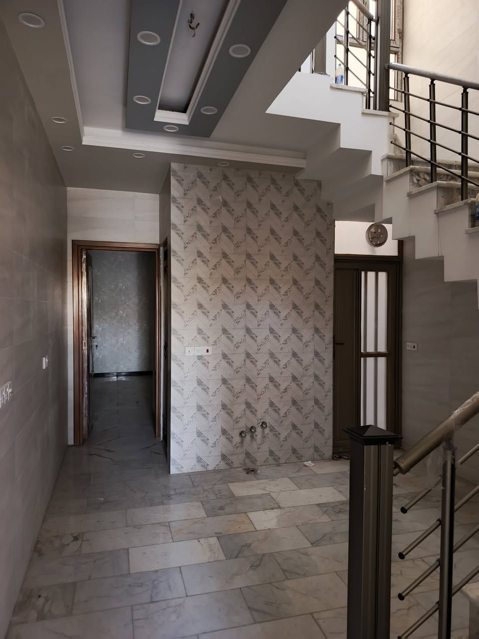 مشتملات عدد 2 تونات بناء حديث زيرو درجه اولى 64م واجهه 4 نزال 16
تفاصيل الدار 🏠 
3 غرف نوم
استقبال + مطبخ
+ خدمات
ديكورات سقوف + اناره لد مخفيه
العنوان:حي البنوك/خلف مثلجات الصفصاف موقع مميز
للاستفسار
***********
*********** حجي خالد
