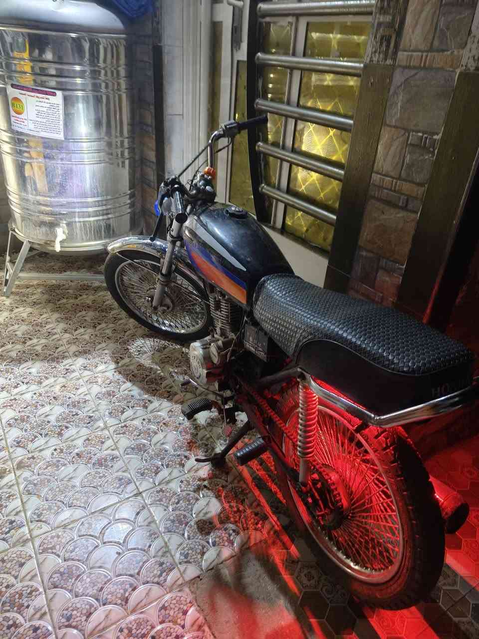 السلام عليكم دراجه ارشا للبيع محرك ستوته موديل 20 وعارضينها للبيع سعر على رقم وتصل وبخدمتك ***********
