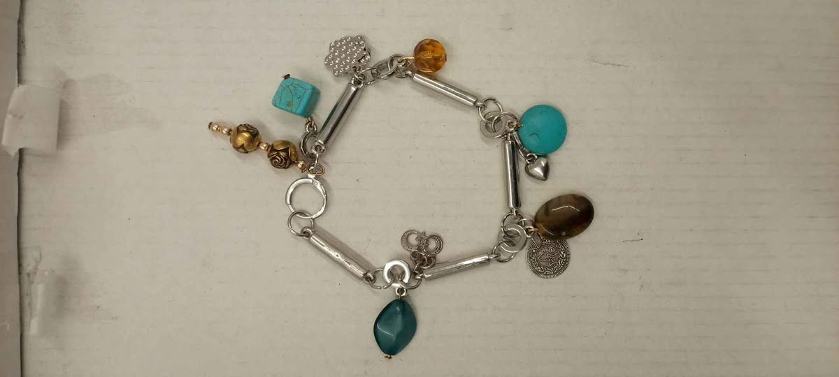 عمل يدوي وقطعة وحيدة تحتوي على احجار كريمة (عين النمر .فيروز.كهرب مضفوط..سندلوس) بغداد, العراق


**إذا كنت صاحب هذا الإعلان وتريد حذفه لأي سبب، رجاءا أرسل رسالة إلى الدعم الفني**