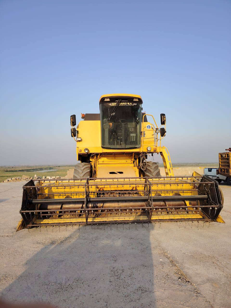 حاصده للبيع موديل 2000 خمسه بلم هيدرو تك درام دخول جديد مكفوله كفاله عامه كير محرك اكسلات شواصي طبله 17فوت  عاده 3800،. رقم واسط الماني سنويه لل26 بأسمي للاستفسار الاتصال على ***********
