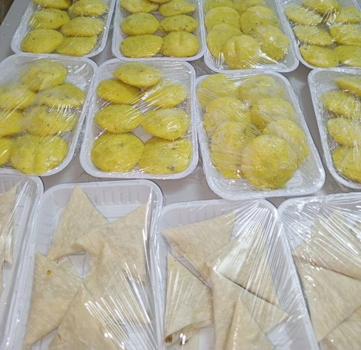 بمناسبةة قدوم شهر رمضان الكريم سوينالكم عروض تجنن ☺️
ٰ
كبة تمن 25 قطعه 
كبة برغل 25 قطعه 
كبة جاب 25 قطعه 
ٰ وبورك 25 قطعه 
وسمبوسه 25 قطعه ! والحشوه من اختياركم جبن او لحم او دجاج !
ٰ 
ومني بيتزا ولحم بعجين 25 قطعه مشكل 
ٰ
وكل هاذا العرض بس بـ 30 الف والتوصيل داخل الحسينيه مجاني 
ٰ
والحجز والاستفسار ع هاذ الرقم ! ***********
