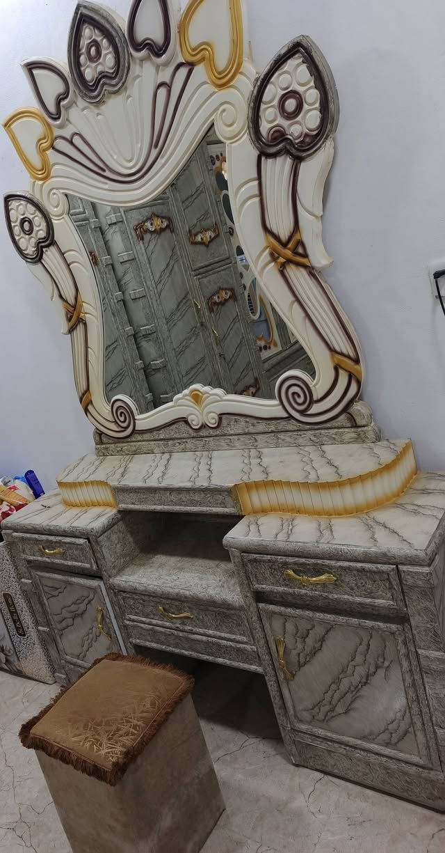 السلام عليكم.. 
غرفة نوم نضافة ٩٥٪ للبيع تواصل مع الرقم
‏‪***********‬‏
