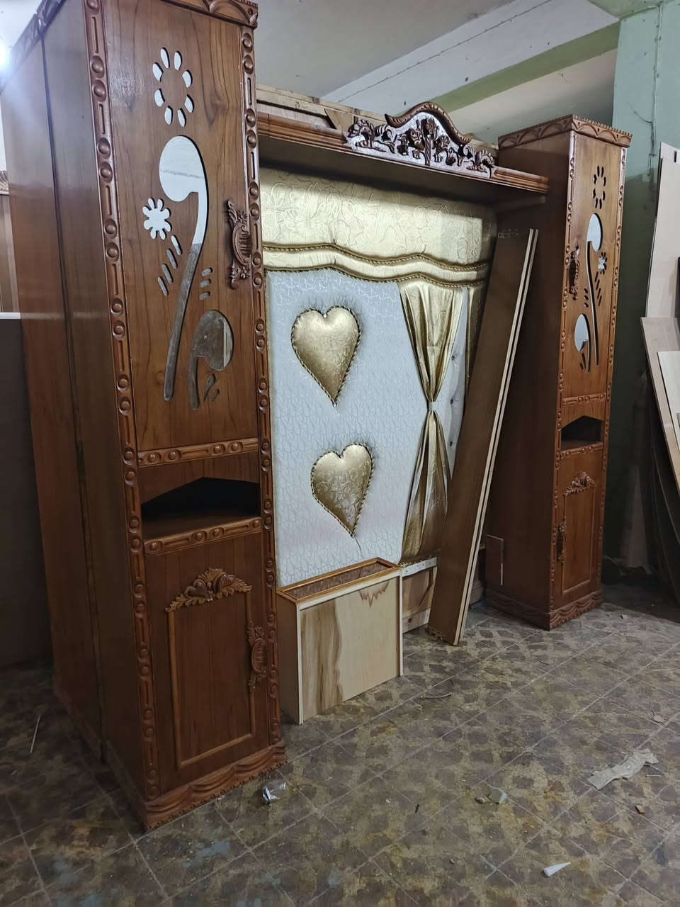 غرفه نوم خمسه ابواب ملحق نقش زان مصري  شغل ثقيل السعر 900 العنوان موصل الايسر الدركزليه لستفسار *********** وبي واتساب
