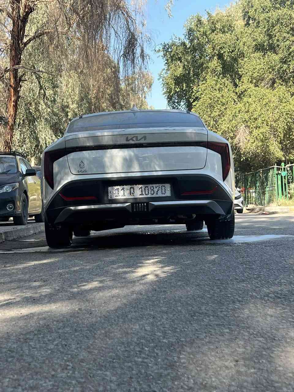 كيا K4 الجديد🔥
الموديل : 2025 . (خليجي) . 

المحرك : 4  سلندر DOHC 2.0 . 

الضمان : 5 سنوات او  100.000 كيلو متر . 

لوحات: بغداد✅

•  المحرك بنزين، 4 سلندر، سعة 2.0 لتر.

•  ناقل الحركة أوتوماتيك بـ 6 سرعات.

•  أوضاع متعددة (Drive Modes).

•  نظام مانع الانزلاق (ESP).

•  نظام نزول المنحدرات.

•  عدد 2 وسائد هوائية.

•  حساسات أمامية وخلفية.

•  مقاعد مخمل جوزي .

•  دخول ذكي.

•  تشغيل المحرك عن بُعد.

•  شاشة عدادات رقمية متصلة.

•  شاشة وسطية تعمل باللمس تدعم Apple CarPlay.

•  نظام صوتي مع أوامر صوتية وتحكم من المقود.

•  نظام تحكم أوتوماتيكي ثنائي المناطق بالمناخ.

•  مصابيح أمامية زينون وإضاءة LED نهارية.

•  مرايا جانبية كهربائية الطي مزودة بإشارات انعطاف.

•  ⁠القمارة حديد ضمان الدولية 

•  ⁠4 تبديلات دهن

•  ⁠بصمة وهاند ابريك بصمة

•  ⁠داخل مخمل جوزي

داخل السياره مغلف كامل 

ماشيه 9000كيلو 

السعر 198$

‭0783 835 8635‬

***********واتساب
