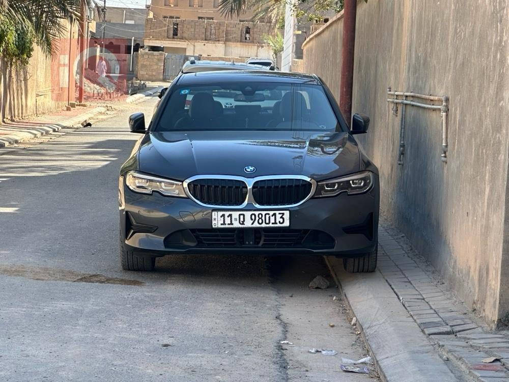 بسم الله الرحمن الرحيم
بي ام دبليو 330e 
هايبرد بلك ان 3 وضعيات قياده (بانزين -هجين -كهرباء)
موديل 2022 
مواصفات فول عدى ل4 كامرات
رادار 360 درجة
داشبورد الكتروني 
داخل اسود
صندوق كهرباء
رادار تفاعلي امامي خلفي (ترقف ذاتي)
قرائة الخطوط والمحافظة ع المسار 
قياده شبه ذاتية 
لايت led من bmw متحرك مع المقود
تبريد قطعتين منفصل الامامي  مع الخلفي  
كراسي الامية مدفأة مع المساج 
6 وضعيات قياده (sport+sport plus+ extra post292hp)+(هايبرد +eco هايبرد) +(كهرباء فقط يمشيك 40 كيلو) وقايله للشحن المنزلي او عن طريق المشي او عن طريق المكينة 

ومواصفاتها المعروفه بالبي ام 

حادثها شبر بالبنيد وراجع bdr بدون صبغ وبدون تكحيل وبدون شخط جانت مغلفة bbf وتمت ازالته قبل شهر وبدون ايرباك سياره وبدون اي عطل من ستوردتها لحد الان ممستغل بيها اي اشعار والحمدلله وصيانتها بالوكاله 

ممشاها 70 الف ميلو متر 

للاستفسار اكثر الاتصال على الوتس اب فقط ***********
