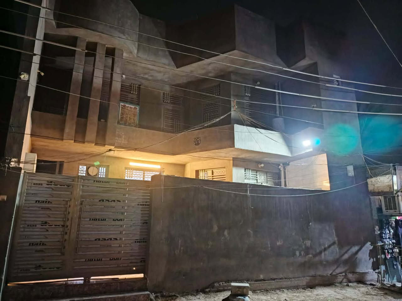 165 مليون ملك صرف
السلام عليكم دار للبيع طابقين حديثً فول مواصفات بناء سنة 2023 سندة وحدة الواجهه 10 في 16.5 العنوان بغداد المحمودية حي المرتضى خدمات كاملة تبليط ماء كهرباء مجاري انترنيت ضوئي فول مواصفات المساحة 170 متر غاز دفن بواري

للاستفسار ***********
