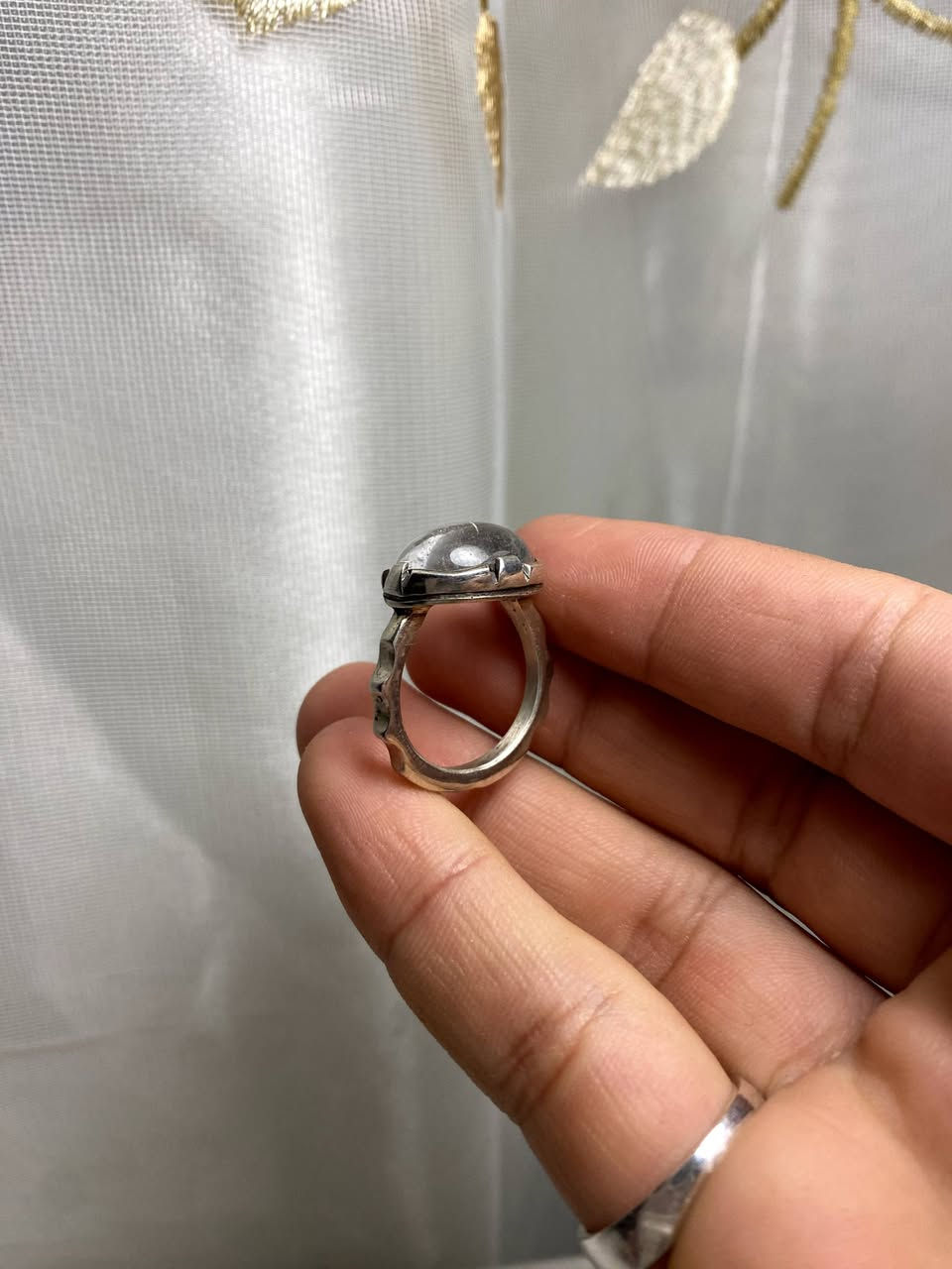 اللهم صل على محمد وآل محمد
خاتم من الدر النجف خام صافي 
مقاس الخاتم 17 مقاس الحجرة 15 ملم 
مصاغ يدوي ملائي ( سيد ضياء )
لمعرفة السعر مراسلة خاص او واتساب *********** 
توصيل جميع محافظات العراق 🚘
