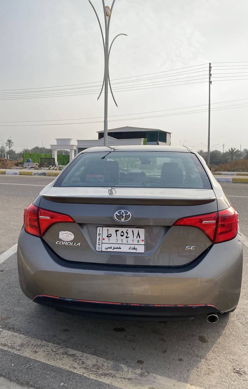السلام عليكم اخوان.. كورولا 2019 فئه se  محرك 1.8فول عده الفتحه والبصمه وارد امريكي حادثها جاملغ  وباب صبغ ابيعلك 3 قطع لان الخلفي مصبوغ توحيد لون بدون دواخل ولا شاصي ولا لغد ولا ايرباك صور الحادث بلمنشور  السياره ماشيه 96الف ميل مناقصها اي شي تشغل وتطلع صدر حداديه كير محرك تدفئه تبريد 7 سرعات كله مكفول مسوي ادامه كامله جديده ومبدل دهن الكير الهايدروليك الاصلي .
المواصفات:
كشنات جلد 
كامره اماميه وخلفيه 
شاشه كبيره 
رادار امامي 
سياقه ذاتيه
توقف ذاتي 
مثبت سرعه 
تنبيه الخروج عن المسار 
اوامر صوتيه 
شفتات ستيرن 
سترين كهربائي 
تحكم جهتين
اشاير بلمري 
بلوجكتر ناصي عالي كله LED
درايف مود :ECO+SPORT
مرايا هيتر 
مواصفات الكورولا معروفه السياره خير من الله كلشي مناقصها عليها 400 غرامات تنزل من السعر 
السعر 148 وبيها مجال حك الجيه رقم + واتساب ***********
