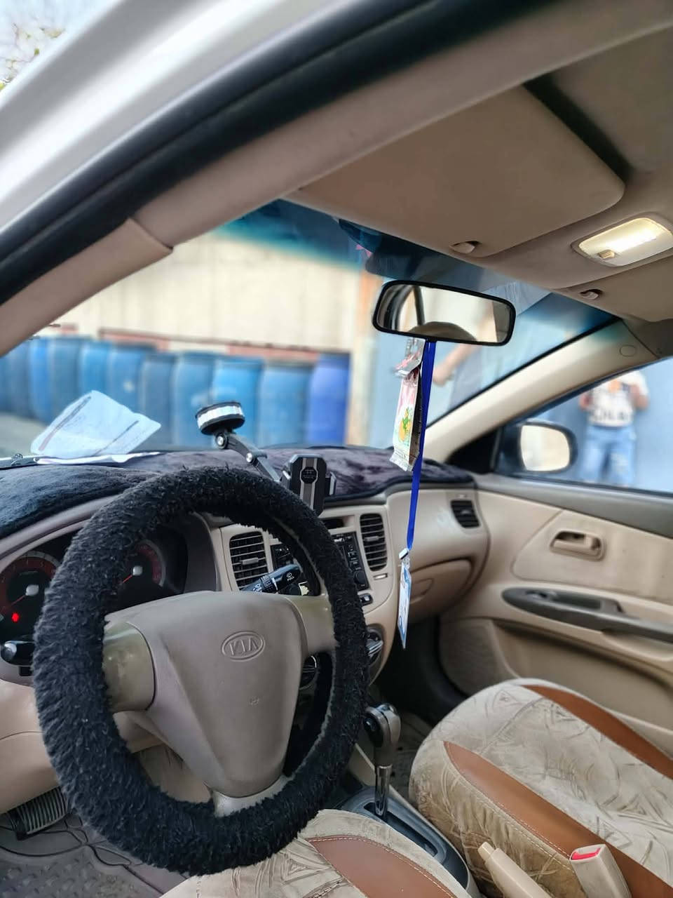 السلام عليكم ورحمة الله وبركاته كيا ريو ٢٠١٢ للبيع محرك ١٦ شرط تدفئة تبريد شرط بيها نص جاملغ أمامي السائق ونص جاملغ خلفي من جهة السائق صبغ بدون تبديل السيارة بأسمي شرط تحويل هزة جديدة سنوية جديدة لغاية ٢٠٣١ رقم أربيل جديد سعرها ٩٧ وبيها مجال رقم /*********** /***********
