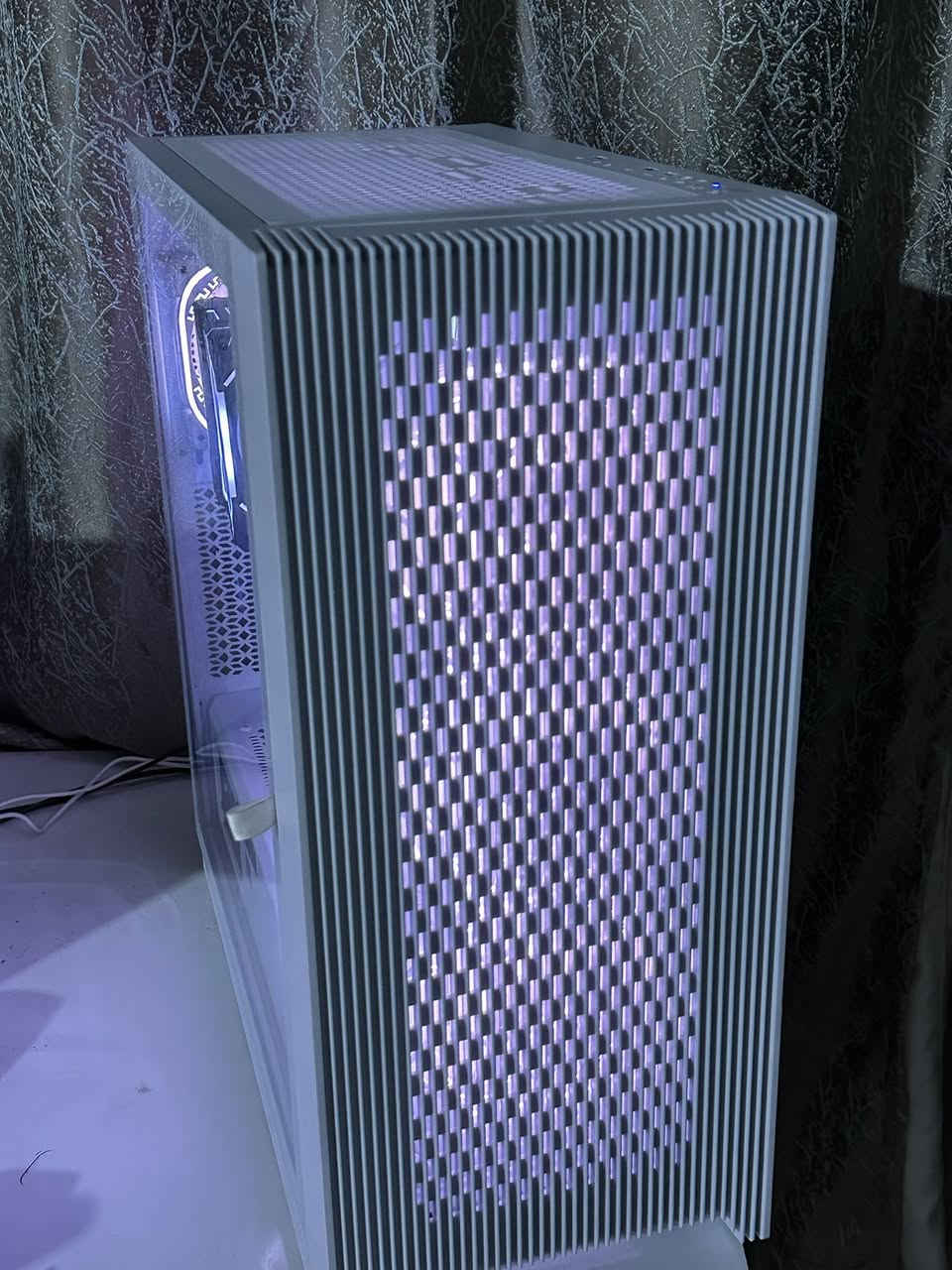 السلام عليكم  حاسبه لبيع
حاسبه جديده وكل القطع الكراتين مالتهن موجوده مصارلي هواي من اشتريته معروفه المواصفات اتشغل كل الالعاب على اعلى اعدادات 
المعالج 
R7 5700x
البورد
B550m msi 
الرامات
Ram 32gb 16*2  3200mhz
الهارد
M.2-256gb 
Hdd-1t
الكيس 
case mass m08

الكرت 
Rtx 4060 8gb asus
البورسبلاي
Psu 700w
العنوان:الدوره 
للتواصل ***********
للسعر 1150
