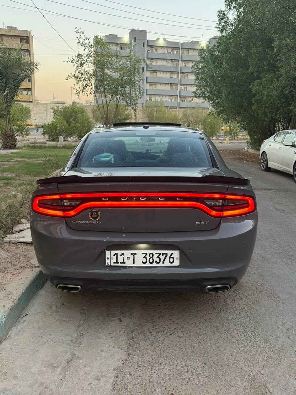 السلام عليكم
دوج جارجر sxt  2019 اسمنتي
السيارة بيها قطعتين صبغ 
رقم بغداد الانكليزي ب اسمي تحويل مباشر
السيارة مواصفات حساسات خلفية كامرة
فتحة سقف سلايت 
السيارة جاهزة من كل النواحي تخم تاير جديد
كير ومحرك كفالة عامة وتبريد ثلج 
السيارة ماشية 62 
مكاني بغداد البلديات 
السعر 225 وبيها مجال 
***********
