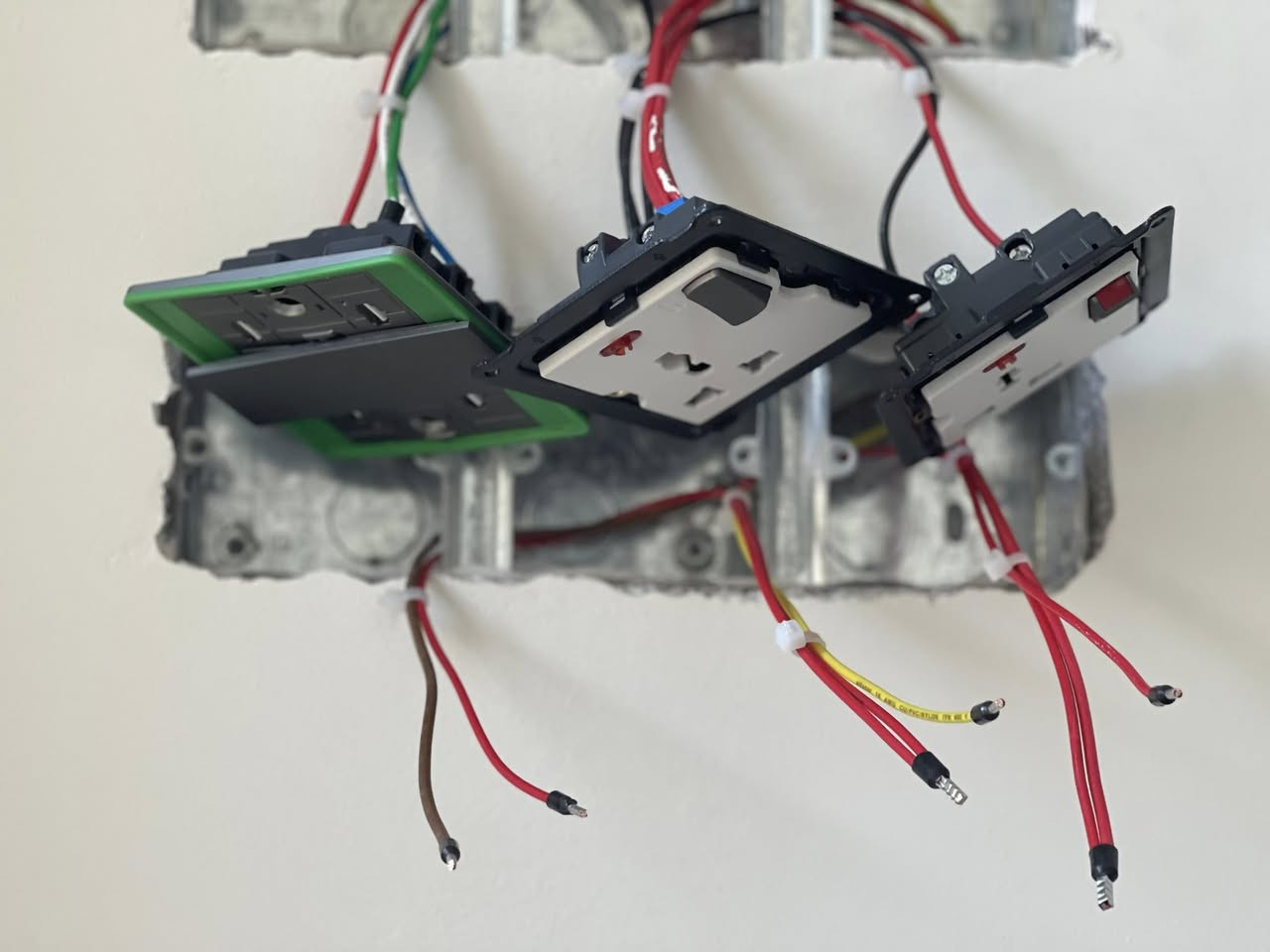 أعمال كادر الزبير للتأسيسات الكهربائية 
تشطيب أحــــد مواقـــــع عملنـــا فــي الزبــير 

التواصل 

***********
