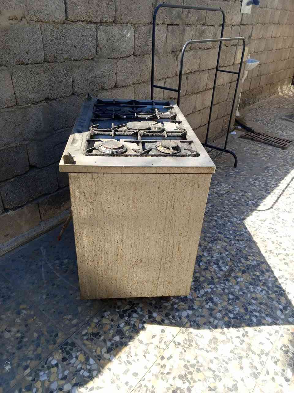 طباج ايطالي كويتي شغال بس عوزه تنظيف بدون اي كسر او خسفه اوخياس كلش قوي
بس متروك يراد ادامه السعر 150البصرة المعقل ***********
