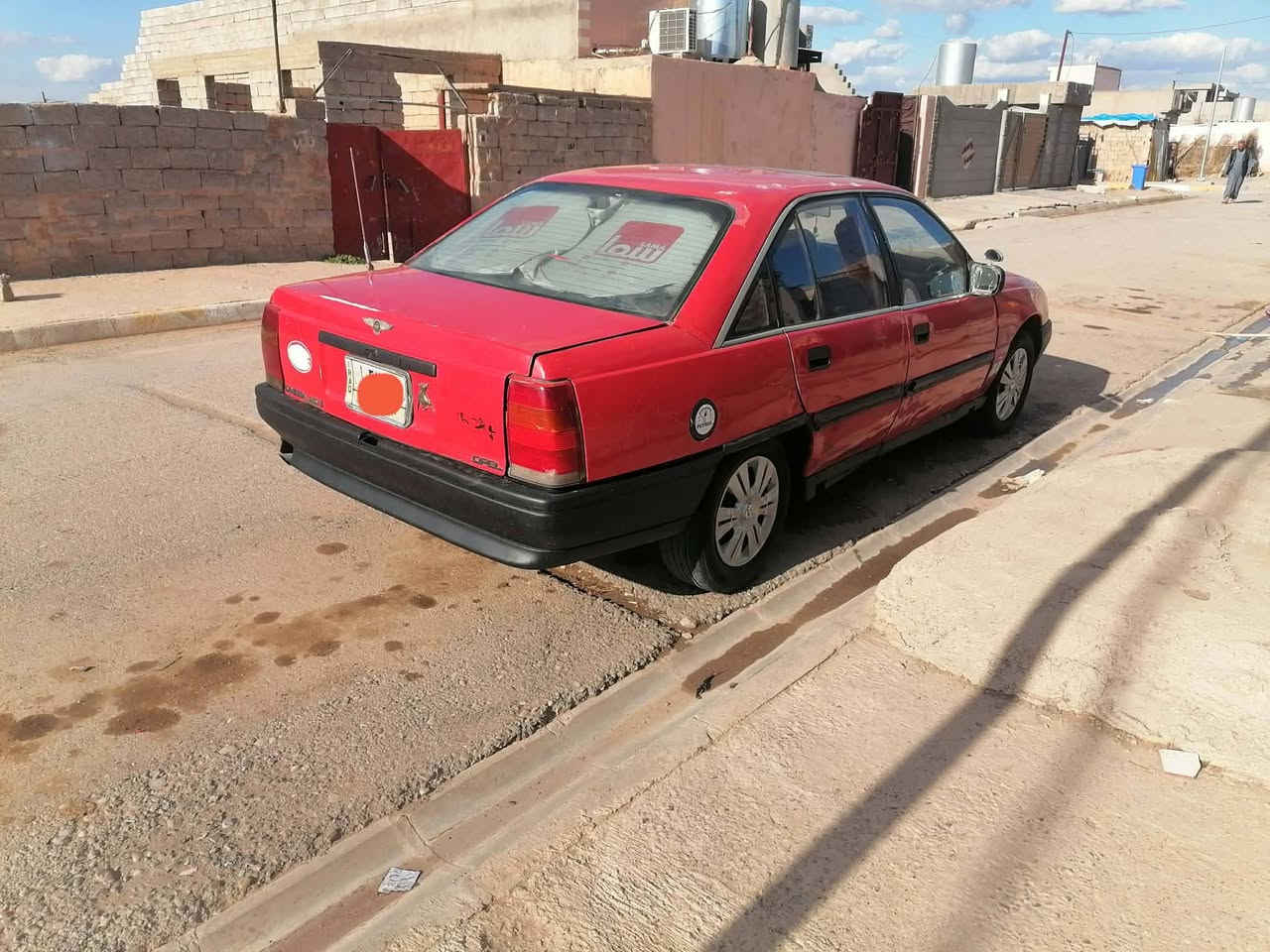 السلام عليكم 
اوميكا نضيفه 
للبيع 
السياره رقم ديالى مشروع وطني ٢٩ مكان السيارة الحويجه ناحيه الرياض الموديل ٨٨ 
الشراي يتصل***********
