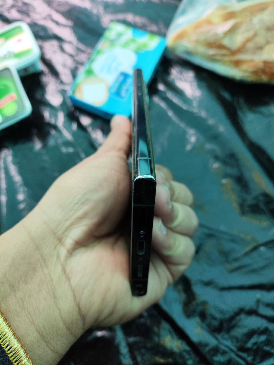 كلكسي s23 ultra
ذاكره 256 
نسخه الشرق الاوسط دبل سيمكارت
الجهاز نظيف جداً بس بي شخط بالحافه مالته اثر الكفر
ويا كفرات ثنين الجهاز نظيف حيل
سعره 725 قفل 
***********
