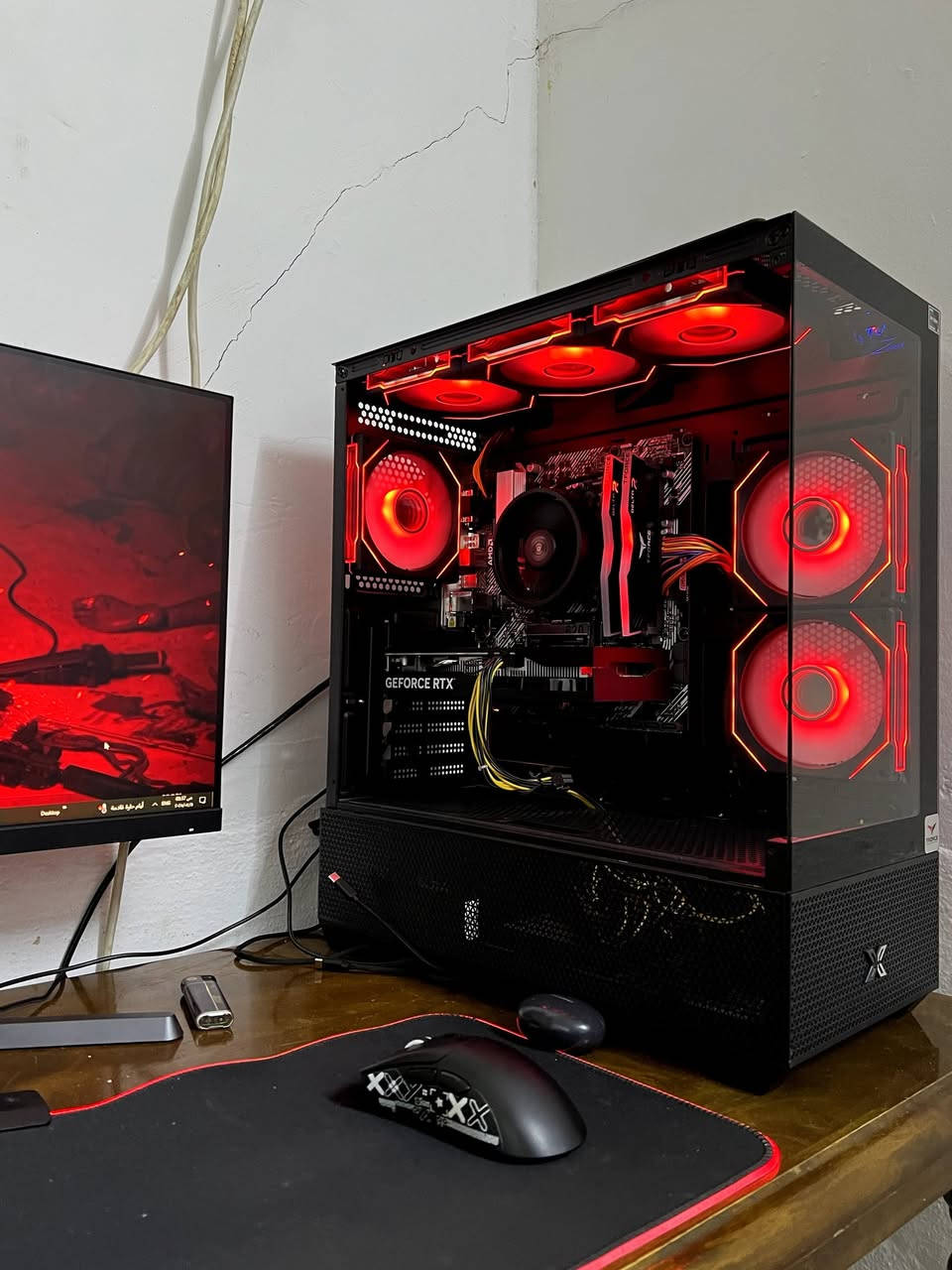 السلام عليكم  pc للبيع رايزن 55600
رامات 2×8 16 3600
ماذر بورد b450m اسوس 
بور سبلاي 600
هارد m2 1t 
كرت ساشه 4060  8g 
 اذا عندك استفسار بعد اكو مواصفات مكاتبها 
,لتواصل   ***********
