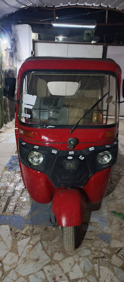 سلام عليكم تكتك موديل 18 اوراق اصليات ومكفولات مصبوغه عام تعمير كله جديد تكتك جاهزه وكلش حلوه 
ربع ماذب عليها  محرك مال 20 السعر 4 ملاين وبيها مجال 
العنوان نجف خان النص ***********
