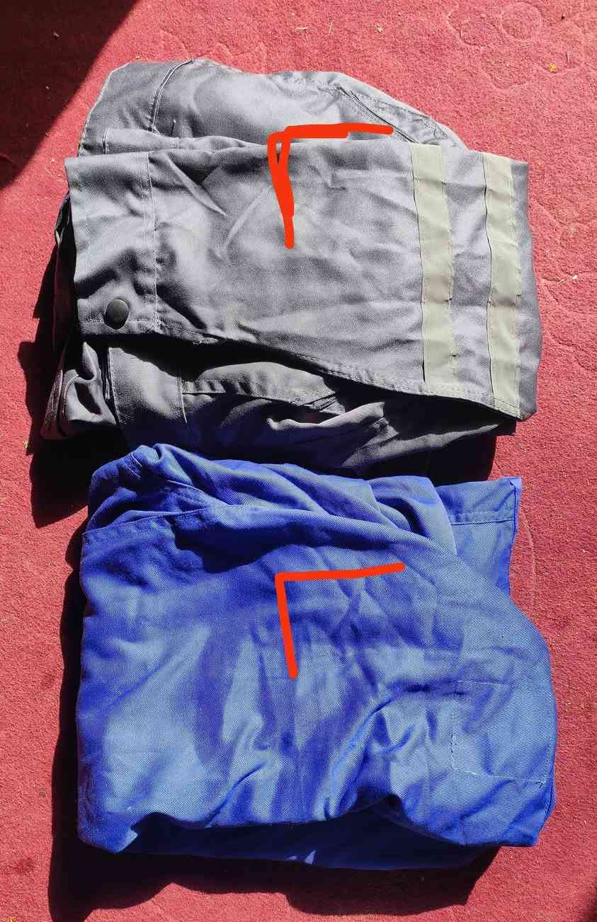 عندي بدلات للبيع 3قطع جفت و2قطعتين بنطرون وقميص سعر الوحده 15 الف جدد ماملبوسات واذا شلع بيهن مجال قياساتهن مكتوبات الي يريدهن يراسلني خاص او واتساب***********
