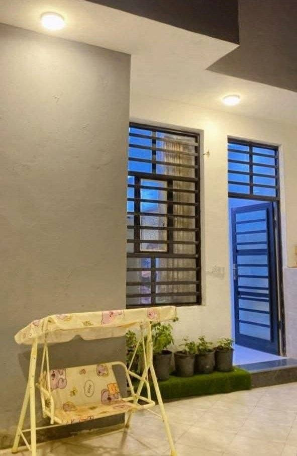 🏡 *دار للبيع - حي القضاة خلف مول حمورابي*

*التفاصيل العامة:*
- *المساحة:* 150 متر
- *السند:* 25 - زراعي
- *الموقع:* حي القضاة خلف مول حمرابي
- 

*تقسيم الطابقين:*

*الطابق الأول:*
- غرفة + مطبخ + استقبال + هول
- صحيات داخلية + خارجية
- طرمة

*الطابق الثاني:*
- غرفة + بيتونة
- سطحين

📞 *للاستفسار:* ***********
