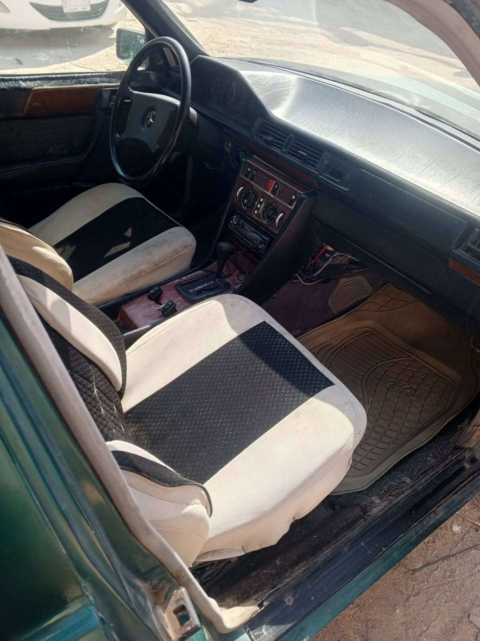 مارسيدس دب 1988 بيع او امراوس حسب القناعه 
مكينه و كير جدد مال راس الثور حداديه تخم تايرات تخم ويل كب كهربائيات كله شغاله رقم نجف الماني مصفره غرامات امداور اشوكت ما ايعجبك سياره جاهزه من كلشي 
السعر 35 و بيه مجال حك الجيه 
مكاني نجف حي العسكري 
***********
