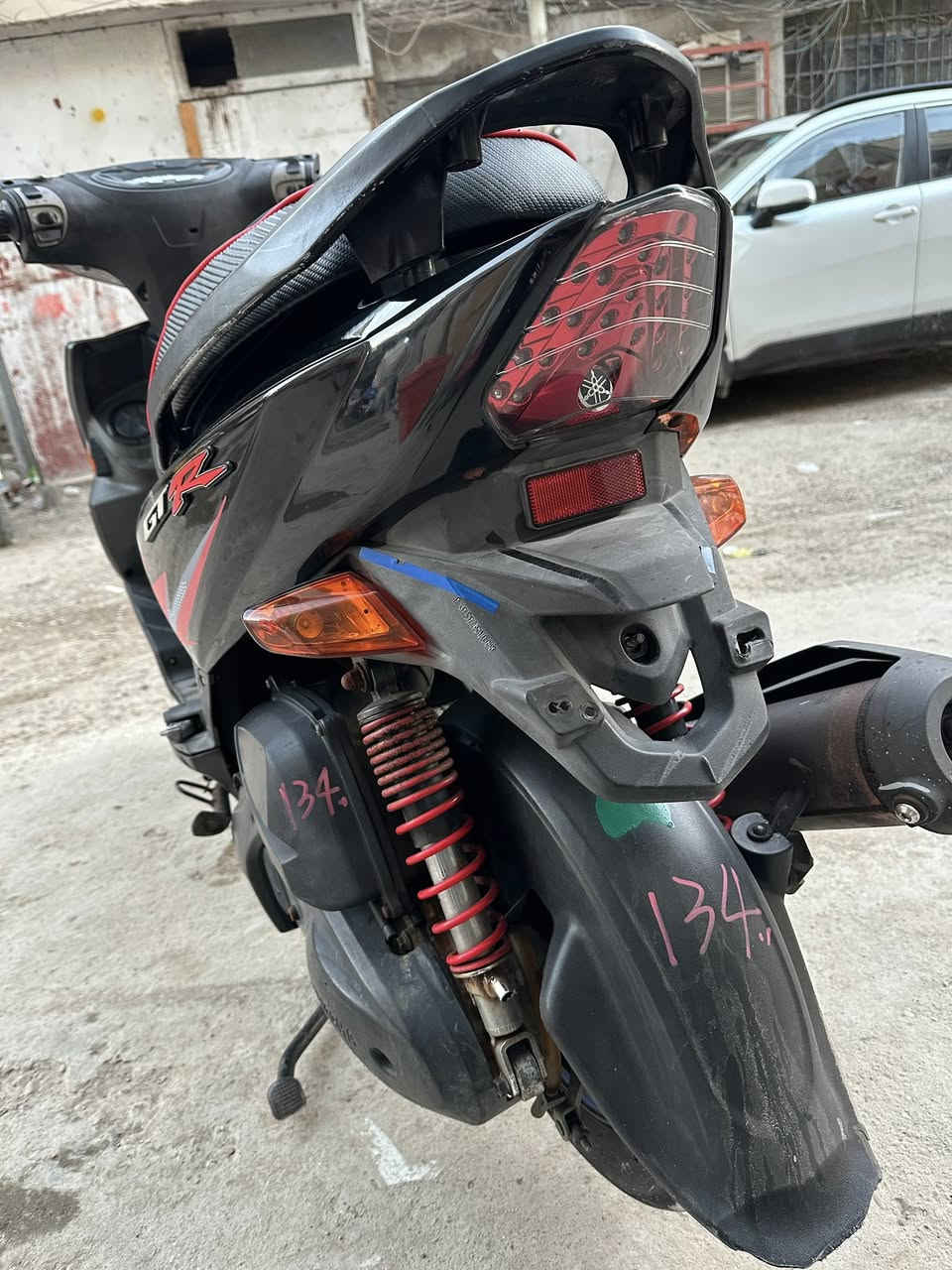 جيتي ار وكاله مكفوله كفاله عامه وختمه واحد GTR

بيه مكينه وكلجات وكشن رياضي🔥🔥🔥

شاشه ٣الوان.بكلايت لد احمر صالنصه مشيفه..

ضمانك سنه بالدراجه اذا مفتوح بيه برغي تاخذه بلاش' 

باتري ودهن وبوليش واوراقه كامله بسمك كبل $

مكان درجه بغداد بالحريه ***********
