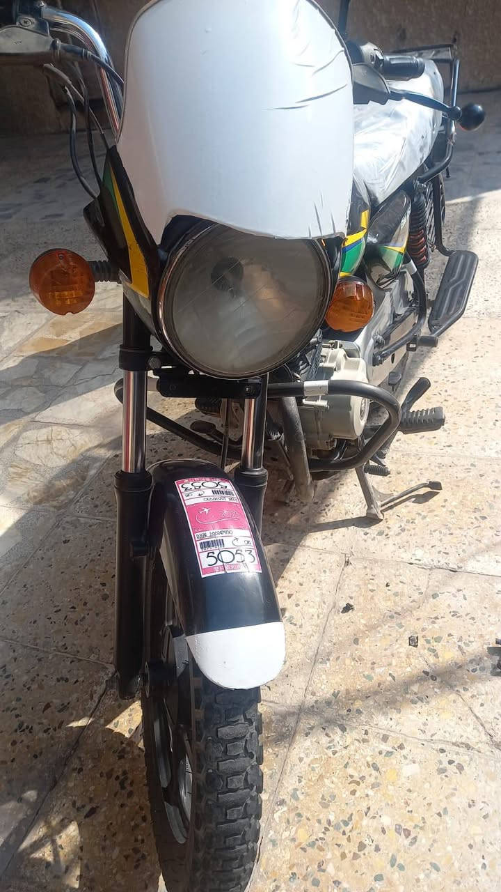 السلام عليكم دراجه بوكسر للبيع 2021 دراجه بدون اوراق بيه لاستيك ولف دخانه خفيفه كهربائيات سلف اشاير كله كامل مكمل مكينه خرسه شرط شلعه ومعدل لايت زنون مكاني بغداد حي الجهاد السعر 800 

*********** بغداد, العراق
