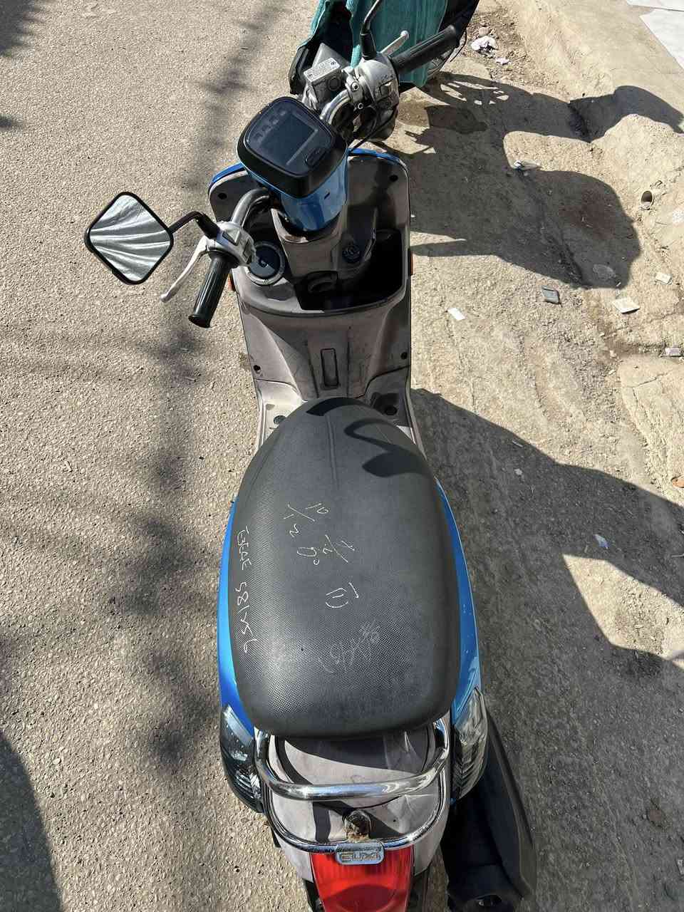 السلام عليكم بوليسي للبيع الدراجة نوع مسطرة نوزل الدراجة جديدة نزلتها رمبة قبل شهرين ماشيه ٥٨ الف فقط حقيقي 
للأستفسار ***********
