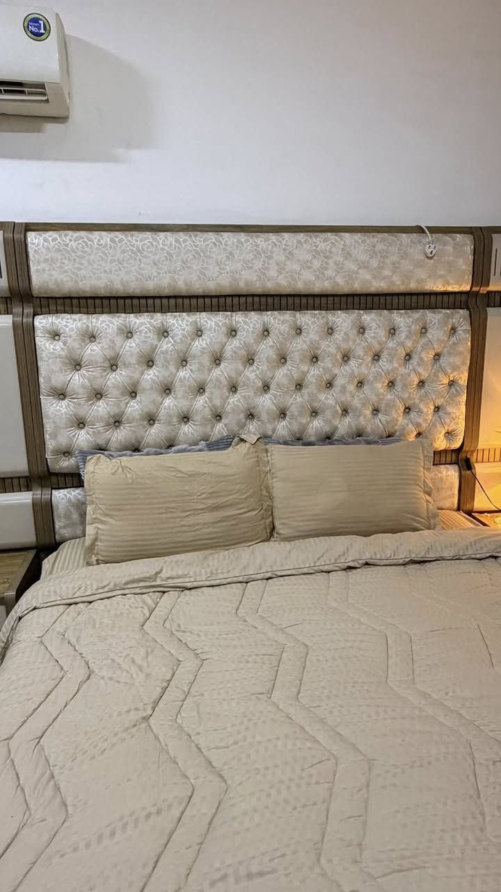 ️ للبيع غرفة نوم بحالة ممتازة
غرفة نوم كاملة للبيع نظيفة  واستعمال خفيف،
اللون: (كريمي اوخشبي )
الموديل: حديث 

السعر: (٦٥٠ الف ) وقابل للتفاوض 
الموقع: (بغداد / الشعب )

للاستفسار والتواصل على الخاص أو الاتصال على الرقم: (***********)
