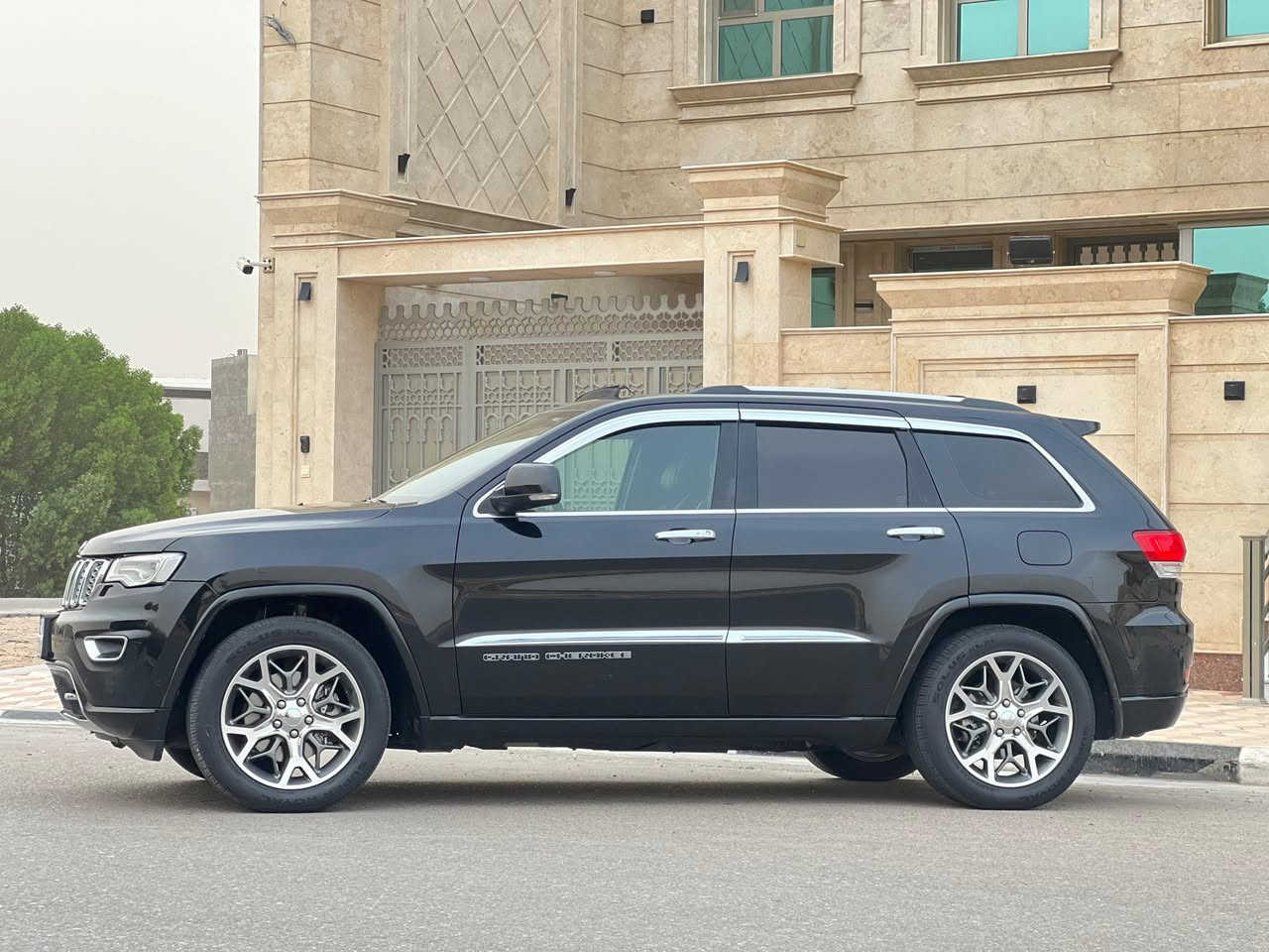 سلام عليكم جيب اوفر لاند فول واحد عله واحد خليجيه وكاله هارلم  جكدات 3شاشات خزن ميموري حساس امامي خلفي نقطه عمياء توقف ذاتي دواخل قرميدي  بنورامه رقم بغداد تحولي مكاني بصره بيع او مراوس //***********
