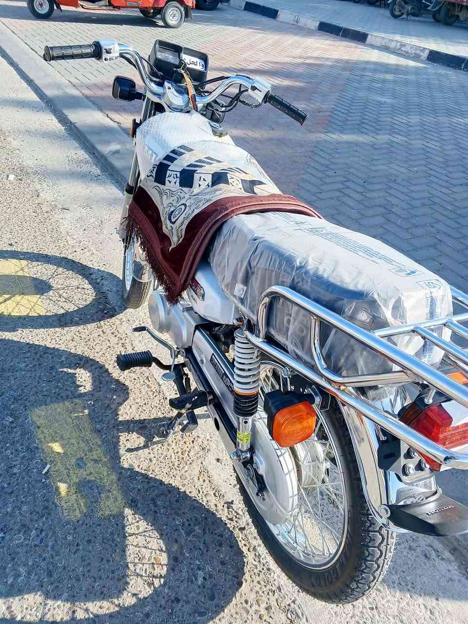 السلام عليكم نامة 
للبيع مديل 25 اوراق سكنر دراجة كفالة عامة السعر 650 بيها مجال قليل شراي تصل بيك خير ودلل***********
