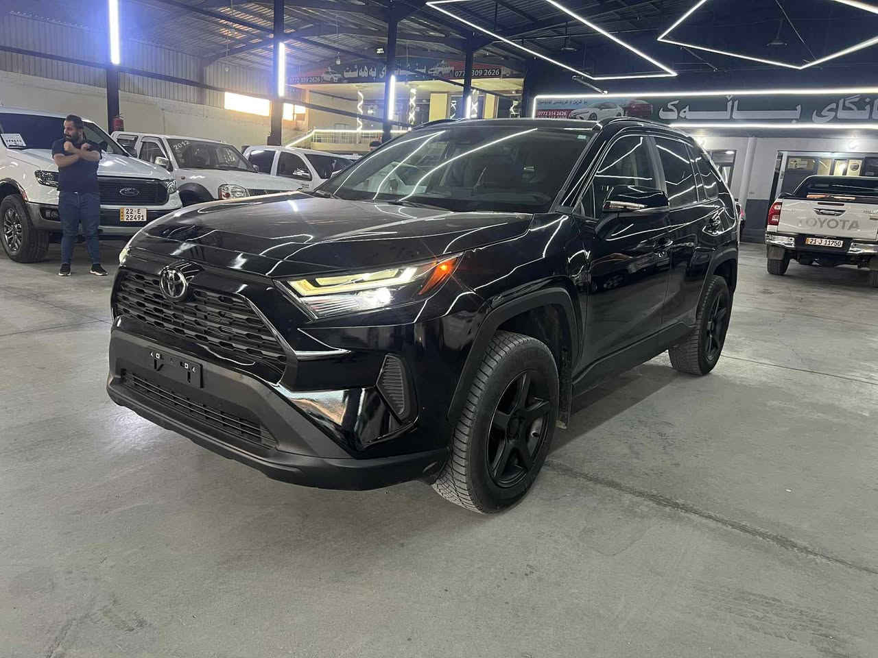 سلام عليكم ، تويوتا راف فور موديل ٢٠٢٤ فوول مواصفات فئة xle awd فتحە ،ماشیە ١١ الف میل فقط سعر ٢٤٥ وبيها مجال ، ***********   ***********
