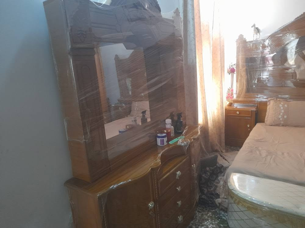 غرفة نوم ام ست بيبان غرفة صاج جديده مامستخدمه من معرض ماهر رايده بمليون و ٨٠٠ وبيه مجال *********** النجف, العراق
