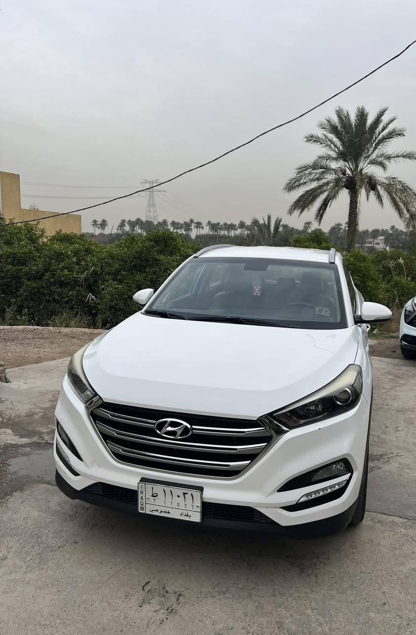 سلام عليكم توسان 2018 م
مكفوله من الصبغ عدا رصعه بالصندوق موضحه بالصوره  ماشيه 103
السعر 183
***********
