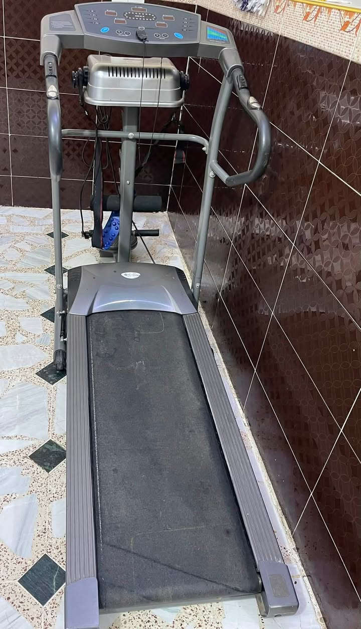 السلام عليكم جهاز جري
للبيع او المراوس بجهاز ( اوبتكل) 
225 الف 
العنوان بغداد 
جهاز شغال بدون اي نفوصات 
بيه حزام رجاج للخصر 
وبيه قرص دوار لتمرين لف


**إذا كنت صاحب هذا الإعلان وتريد حذفه لأي سبب، رجاءا أرسل رسالة إلى الدعم الفني**